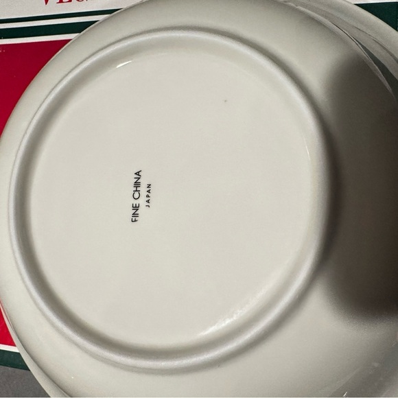 Festive Holly Patterned Serveware Bowl - Picture 4 of 4